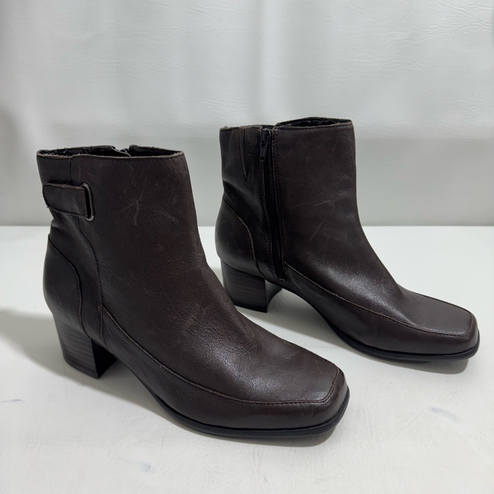 Easy Spirit ankle heeled boots